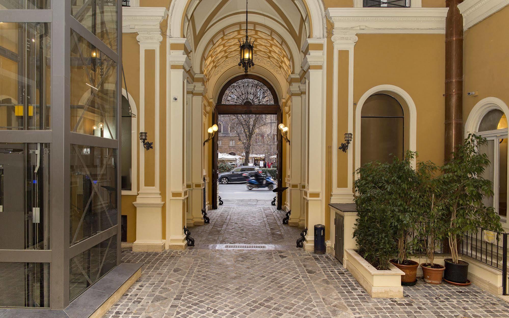 Inn Rome Rooms & Suites Exterior photo