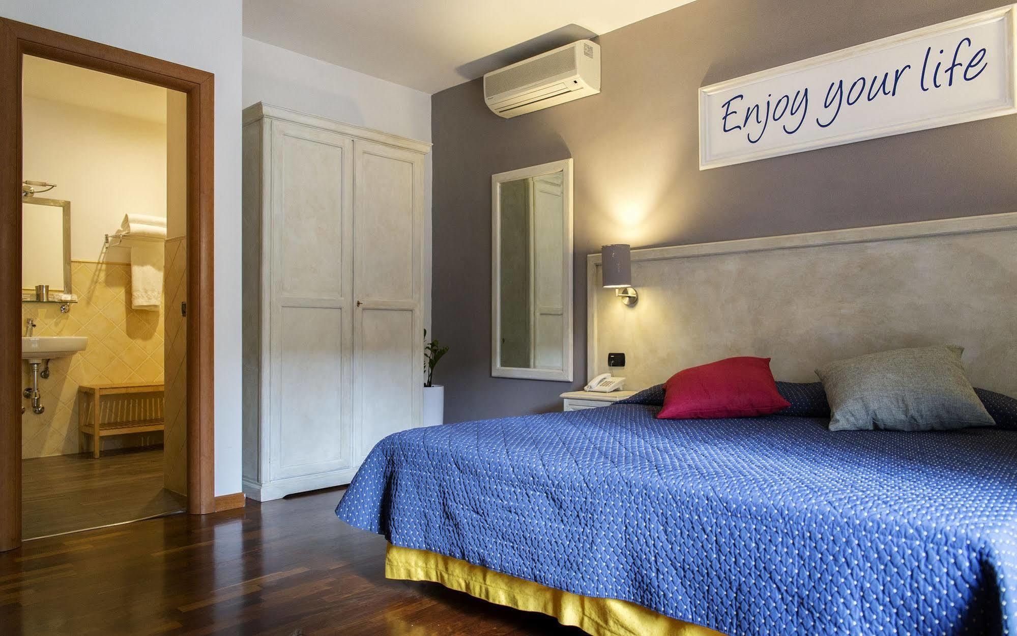 Inn Rome Rooms & Suites Exterior photo